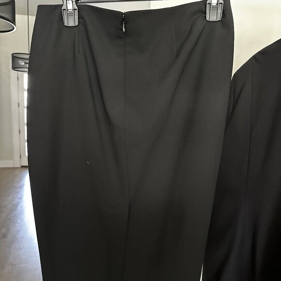 Theory, Size 4, Pencil Skirt worn on the set of Good Girls - Picture 1 of 2